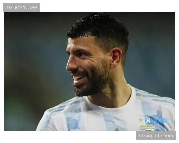 莱万今天又是球场上冻龄老人，生活费估计能买半个明星圈了吧